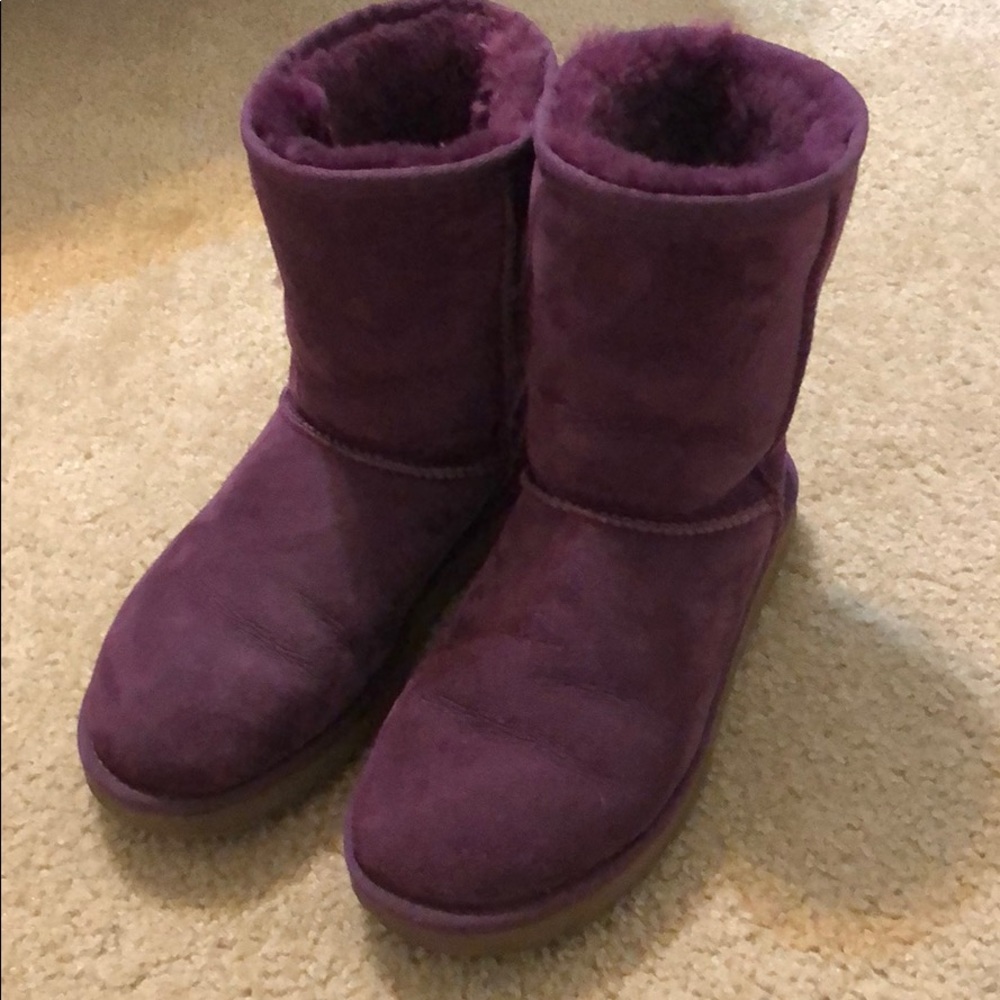 UGG purple classic short boots ( size 7 )